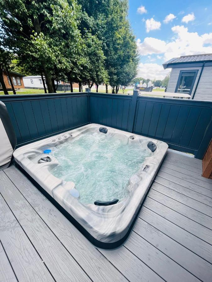 Fir Tree Lodge With Hot Tub Йорк Экстерьер фото