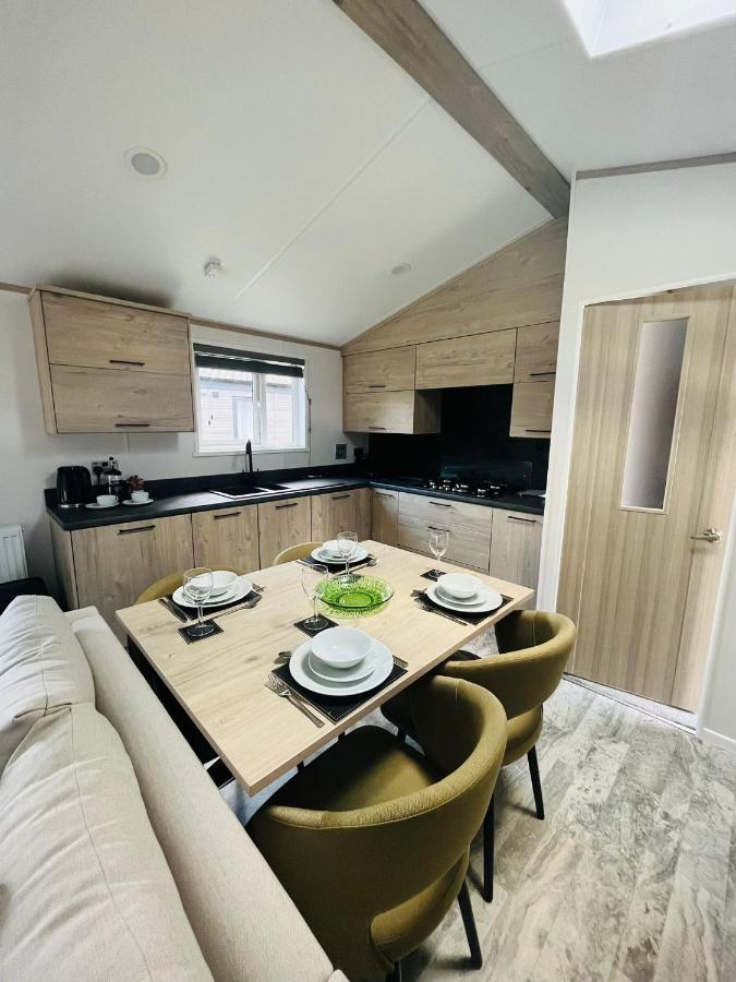 Fir Tree Lodge With Hot Tub Йорк Экстерьер фото