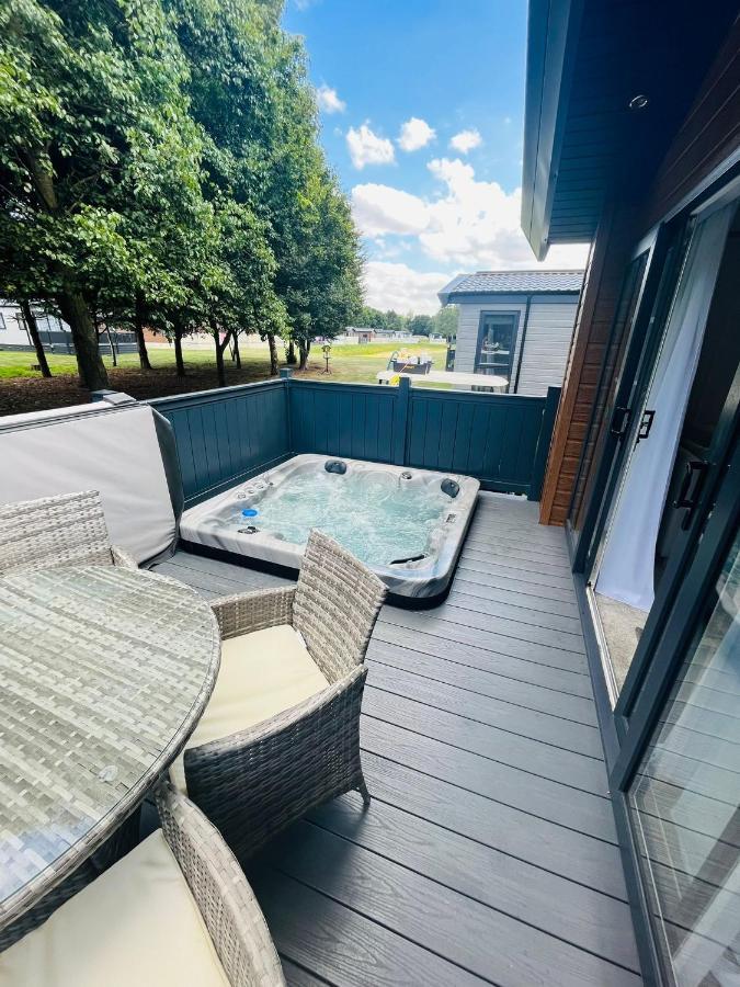 Fir Tree Lodge With Hot Tub Йорк Экстерьер фото